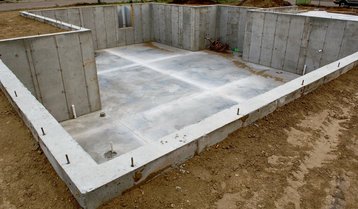 bauen-grundstueck-keller-hausbau-boden-ausheben-03 Keller